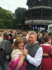 Oberbürgermeister Dieter Reiter mit Frau beim Kocherlball 2016 (©Foto: Martin Schmitz)